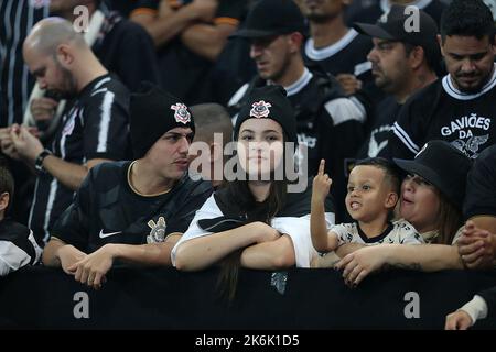 Sao Paulo, Brasilien. 14. Oktober 2022. 12.. Oktober 2022; Arena Corinthians Stadium, Sao Paulo, Brasilien; Final Copa do Brasil 2022, Corinthians versus Flamengo; Supporters of Corinthians Credit: Action Plus Sports Images/Alamy Live News Stockfoto