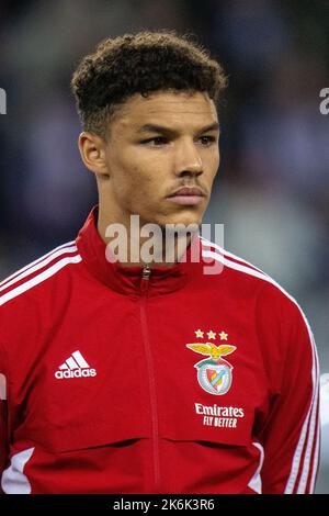 PARIS, FRANKREICH - 11. OKTOBER: Alexander Bah von SL Benfica schaut während des UEFA Champions League-Spiel der Gruppe H zwischen Paris Saint-Germain und SL Ben vorbei Stockfoto