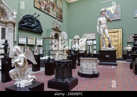 Sammlung historischer Kunstwerke im Victoria and Albert Museum, London, England Großbritannien Stockfoto