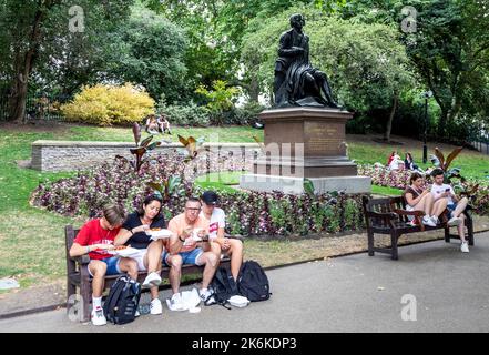 Robert Burns Statue in Victoria Embankment Gardens London, Großbritannien Stockfoto