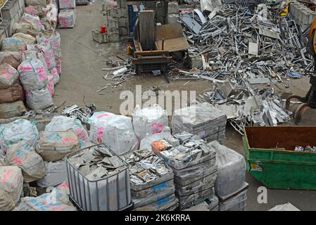 Metallschrott in einer Recycling-Werft, Neuseeland Stockfoto