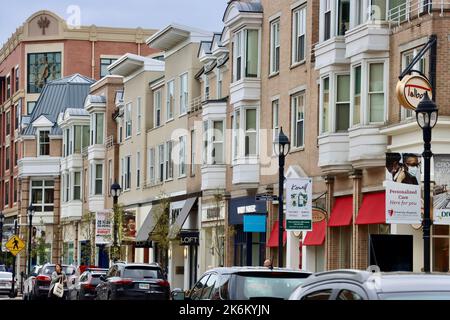 Gebäude mit Geschäften und Restaurants im Crocker Park in Westlake, Ohio Stockfoto