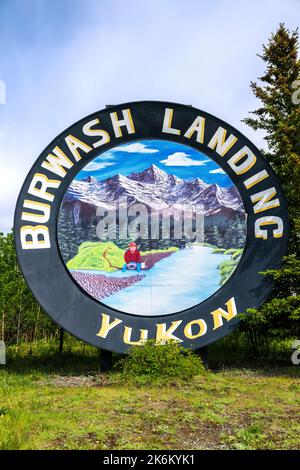 Die größte Goldpfanne der Welt; Burwash Landing; Yukon Territories; Kanada Stockfoto