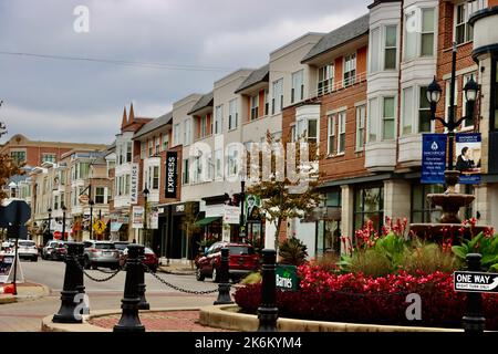 Gebäude mit Geschäften und Restaurants im Crocker Park in Westlake, Ohio Stockfoto