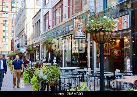 Corner Alley in der Innenstadt von Cleveland, Ohio Stockfoto