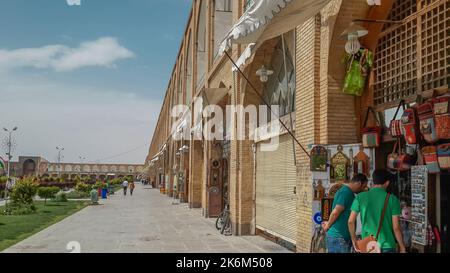 Der Naqsh Jahan Platz in Isfahan ist einer der wichtigsten und schönsten Orte in einer der berühmten Städte des Iran für Touristen und Reisende Stockfoto