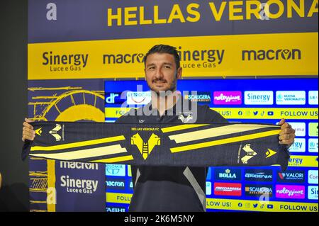 Verona, Italien. 14. Oktober 2022. Salvatore Bocchetti Cheftrainer des FC Hellas Verona bei der Präsentation des neuen Cheftrainers von Hellas Verona, Salvatore Bocchetti. Serie A Tim 2022-23 Hauptsitz von Hellas Verona, Verona, Italien, am 14. Oktober 2022. Kredit: Unabhängige Fotoagentur/Alamy Live Nachrichten Stockfoto