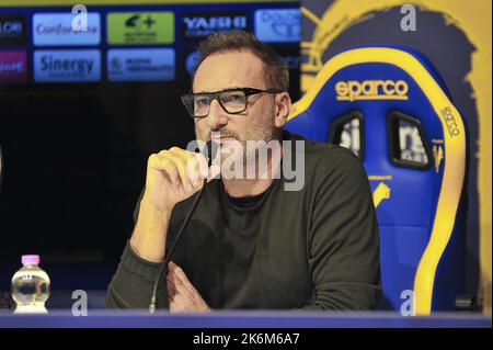 Verona, Italien. 14. Oktober 2022. Maurizio Setti Vorsitzender des FC Hellas Verona bei der Vorstellung des neuen Cheftrainers von Hellas Verona, Salvatore Bocchetti. Serie A Tim 2022-23 Hauptsitz von Hellas Verona, Verona, Italien, am 14. Oktober 2022. Kredit: Unabhängige Fotoagentur/Alamy Live Nachrichten Stockfoto