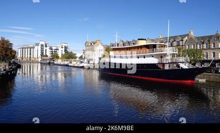 Hafen von Leith in Edinburgh - EDINBURGH, SCHOTTLAND - 04. OKTOBER 2022 Stockfoto