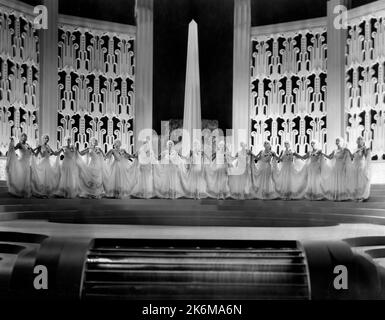 Große Bühnenproduktion, am Set des Films, „Our Blushing Brides“, MGM, 1930 Stockfoto