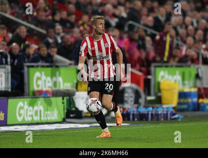 London, Großbritannien. 15. Oktober 2022. 14.. Oktober 2022; GTECH Community Stadium, Brentford, London, England; Premier League Football, Brentford gegen Brighton und Hove Albion: Kristoffer Ajer von Brentford Credit: Action Plus Sports Images/Alamy Live News Stockfoto