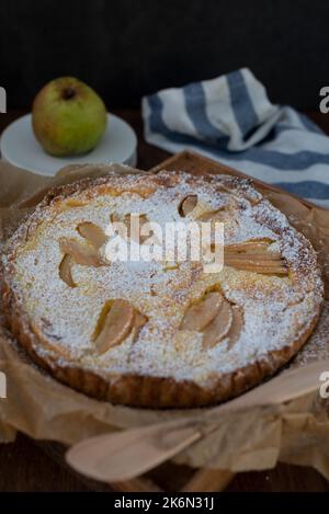 Birnenmandelkuchen Stockfoto