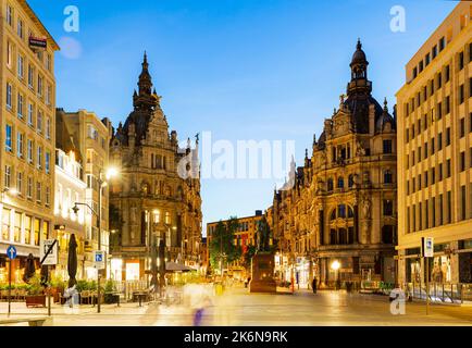 Antwerpen, Belgien - 06. August 2022: Barockgebäude und Statue von David Teniers dem Jüngeren in der Leysstraat Stockfoto