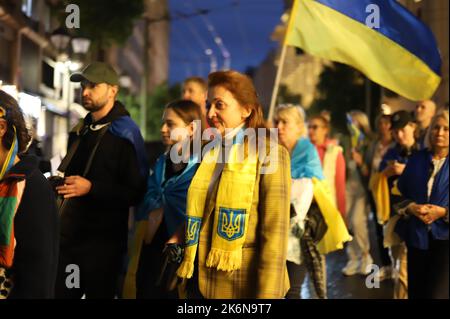 Athen, Attika, Griechenland. 14. Oktober 2022. Ukrainer protestieren in Athen gegen den Krieg in der Ukraine und die russische Invasion. Sie feiern auch den Tag der Verteidiger der Ukraine. (Bild: © George Panagakis/Pacific Press via ZUMA Press Wire) Bild: ZUMA Press, Inc./Alamy Live News Stockfoto