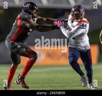 Kanada. 14. Oktober 2022. (Ottawa, Kanada ---14. Oktober 2022) Mike Moore (44) von den Montreal Alouettes in einer regulären Saison Canadian Football League (CFL) Spiel zwischen den Montreal Alouettes bei den Ottawa Redblacks. Quelle: Sean Burges/Alamy Live News Stockfoto