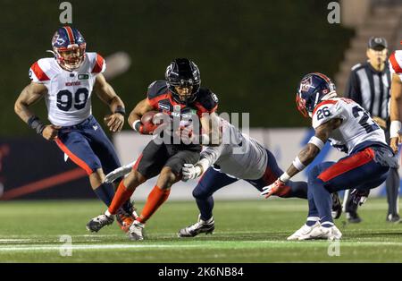 Kanada. 14. Oktober 2022. (Ottawa, Kanada ---14. Oktober 2022) Jackson Bennett (22) der Ottawa Redblacks in einer regulären Saison Canadian Football League (CFL) Spiel zwischen den Montreal Alouettes bei den Ottawa Redblacks. Quelle: Sean Burges/Alamy Live News Stockfoto