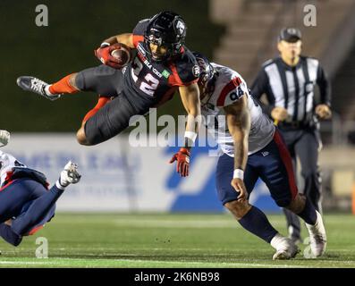 Kanada. 14. Oktober 2022. (Ottawa, Kanada ---14. Oktober 2022) Jackson Bennett (22) der Ottawa Redblacks in einer regulären Saison Canadian Football League (CFL) Spiel zwischen den Montreal Alouettes bei den Ottawa Redblacks. Quelle: Sean Burges/Alamy Live News Stockfoto