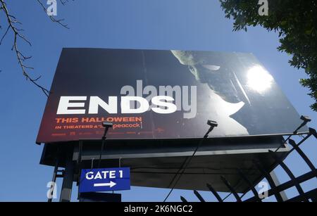 Universal City, California, USA 9.. Oktober 2022 Ein allgemeiner Blick auf die Atmosphäre an Halloween endet Reklametafel in den Universal Studios Hollywood am 9. Oktober 2022 in Universal City, Kalifornien, USA. Foto von Barry King/Alamy Stockfoto Stockfoto