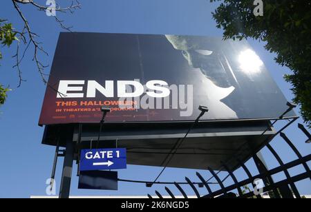 Universal City, California, USA 9.. Oktober 2022 Ein allgemeiner Blick auf die Atmosphäre an Halloween endet Reklametafel in den Universal Studios Hollywood am 9. Oktober 2022 in Universal City, Kalifornien, USA. Foto von Barry King/Alamy Stockfoto Stockfoto