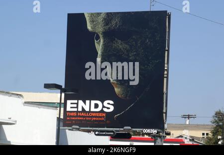 Universal City, California, USA 9.. Oktober 2022 Ein allgemeiner Blick auf die Atmosphäre an Halloween endet Reklametafel in den Universal Studios Hollywood am 9. Oktober 2022 in Universal City, Kalifornien, USA. Foto von Barry King/Alamy Stockfoto Stockfoto