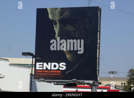 Universal City, California, USA 9.. Oktober 2022 Ein allgemeiner Blick auf die Atmosphäre an Halloween endet Reklametafel in den Universal Studios Hollywood am 9. Oktober 2022 in Universal City, Kalifornien, USA. Foto von Barry King/Alamy Stockfoto Stockfoto