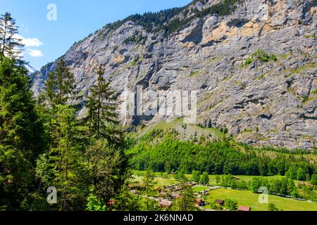 Blick auf das Lauterbrunnental im Berner Oberland, Schweiz. Schweiz Natur und Reisen. Alpine Landschaft Stockfoto