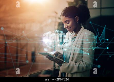 Futuristische, soziale Netzwerk-App oder Frau mit Tablet-Hologramm von weltweiten Benutzerdaten oder globalen Analysen. Mobile Tech ux, ui oder Business Black Frau mit Stockfoto