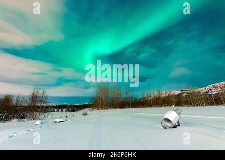 Nordlichter über dem Campingplatz, nordöstliche Region, Island, Europa. Stockfoto