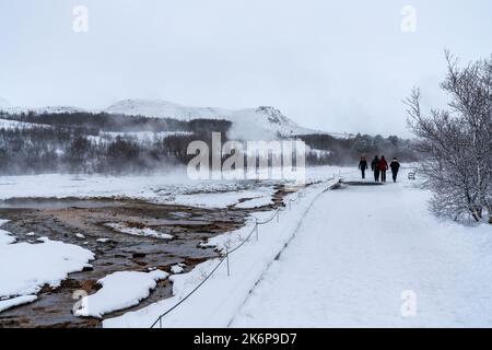 Strokkur Geysir im Winter, Haukadalur Tal, Pingvellir Nationalpark, Thingvellir, Island Stockfoto