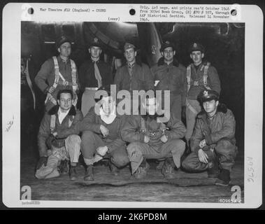 Führende Besatzung bei Bombenmission nach Leipsig, Deutschland, vor Einer Boeing B-17 Flying Fortress. 359Th Bomb Group. England, 27. Februar 1945. Stockfoto
