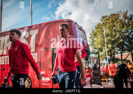 Wolverhampton, Großbritannien. 15. Oktober 2022. Harry Toffolo #15 aus Nottingham Forest kommt vor dem Premier League Spiel Wolverhampton Wanderers gegen Nottingham Forest in Molineux, Wolverhampton, Großbritannien, 15.. Oktober 2022 (Foto von Ritchie Sumpter/News Images) in Wolverhampton, Großbritannien am 10/15/2022. (Foto von Ritchie Sumpter/News Images/Sipa USA) Quelle: SIPA USA/Alamy Live News Stockfoto