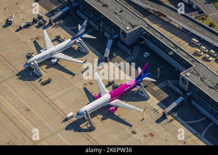 Luftaufnahme, Flugzeuge am Terminal, Flughafen Dortmund, Wickede, Dortmund, Ruhrgebiet, Nordrhein-Westfalen, Deutschland, Terminalgebäude, DE, Dortmund A Stockfoto