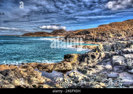 Halbinsel von Ardamurchan, Schottland. Künstlerischer Blick auf die Küste an der Westküste von Ardamurchan am Ardnamurchan Point. Stockfoto