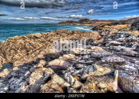 Halbinsel von Ardamurchan, Schottland. Künstlerischer Blick auf die Küste an der Westküste von Ardamurchan am Ardnamurchan Point. Stockfoto