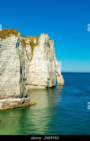 Strandspaziergang an der schönen Alabasterküste bei Étretat - Normandie - Frankreich Stockfoto