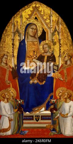 Madonna mit Kind throned with Angels 1355 von Taddeo Gaddi (Florenz 1290/1300 - 1366 , Florenz, Italien. (Maria als Königin auf dem Thron trägt ihren Sohn Jesus, zärtlich greift die Finger seiner Mutter, hält einen Goldfinken, Jesuskind, Symbol der Seele in die Hände des Erlösers gelegt, Vorstellungnahme, Passion Christi, rote Maske, die den Vogel konnotiert.) Stockfoto