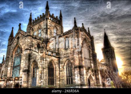 Stadt Dunfermline, Schottland. Künstlerische Ansicht der nördlichen façade der Abtei von Dunfermline. Stockfoto