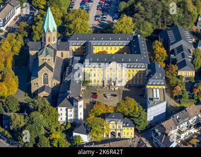 Luftaufnahme, Folkwang Universität der Künste, katholische Kirche Basilika St. Ludgerus, Werden, Essen, Ruhrgebiet, Nordrhein-Westfalen, Deutschland, Worshi Stockfoto