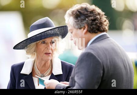 Der Queen Consort während des QIPCO British Champions Day auf der Ascot Racecourse, in der Grafschaft von Bekshire. Bilddatum: Samstag, 15. Oktober 2022. Stockfoto