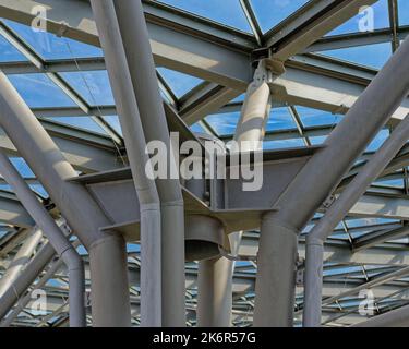 Details von Strukturelementen für eine Glasdachkonstruktion in Hannover Stockfoto