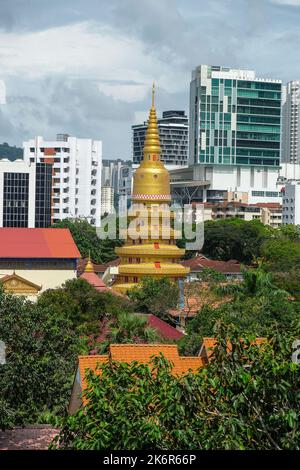 George Town, Malaysia - 2022. Oktober: Blick auf den Wat Chaiyamangalaram Thai Buddhist Temple in George Town am 13. Oktober 2022 in Penang, Malaysia. Stockfoto