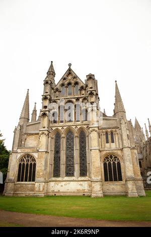 Ely Cathedral, die Kathedrale der Heiligen und ungeteilten Dreifaltigkeit, ist eine anglikanische Kathedrale in der Stadt Ely, Cambridgeshire, England. Stockfoto