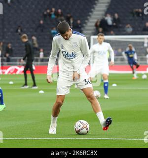 London, Großbritannien. 15. Oktober 2022. Conor Coady von Everton erwärmt sich während des Premier League-Spiels zwischen Tottenham Hotspur und Everton am 15. Oktober 2022 im Tottenham Hotspur Stadium, London, England. Foto von Ken Sparks. Nur zur redaktionellen Verwendung, Lizenz für kommerzielle Nutzung erforderlich. Keine Verwendung bei Wetten, Spielen oder Veröffentlichungen einzelner Clubs/Vereine/Spieler. Kredit: UK Sports Pics Ltd/Alamy Live Nachrichten Stockfoto