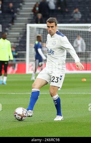 London, Großbritannien. 15. Oktober 2022. Samus Coleman von Everton erwärmt sich während des Premier League-Spiels zwischen Tottenham Hotspur und Everton am 15. Oktober 2022 im Tottenham Hotspur Stadium, London, England. Foto von Ken Sparks. Nur zur redaktionellen Verwendung, Lizenz für kommerzielle Nutzung erforderlich. Keine Verwendung bei Wetten, Spielen oder Veröffentlichungen einzelner Clubs/Vereine/Spieler. Kredit: UK Sports Pics Ltd/Alamy Live Nachrichten Stockfoto