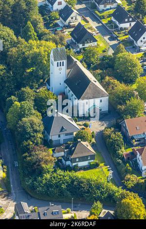 Luftaufnahme, Kirche der Heimsuchung der Jungfrau Maria und St. Apollonia in Schwitten, Menden, Ruhrgebiet, Nordrhein-Westfalen, Deutschland, Verehrung s Stockfoto