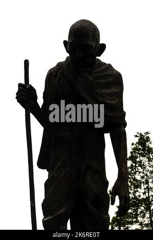 Silhouette der Mahatma Gandhi Statue in der Innenstadt von Rio de Janeiro, Brasilien - 11. September 2022: Silhouette der Mahatma Gandhi Statue in der Innenstadt von Rio de Ja Stockfoto