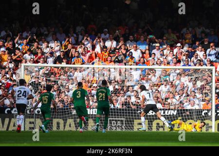 Valencia, Spanien. 15. Oktober 2022. La Liga Spanisches Fußballspiel La Liga Valencia gegen Elche im Mestalla Stadion, Valencia 15 October 2022 900/Cordon Press Credit: CORDON PRESS/Alamy Live News Stockfoto