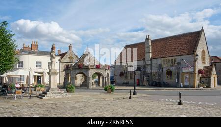 Somerton Blick auf Rathaus und Butterkreuz Stockfoto