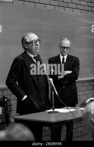 José Ferrater Mora, spanischer Philosoph, Essayist, Schriftsteller und Filmemacher, während einer Konferenz in Buenos Aires, Argentinien, 1986 Stockfoto