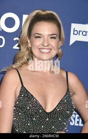 Daisy Kelliher von „below Deck Sailing Yacht“ nimmt am 14. Oktober 2022 im Manhattan Center in New York, New York, USA, an Andy's Legends Ball auf der BravoCon 2022 Teil. Robin Platzer/ Twin Images/ Credit: SIPA USA/Alamy Live News Stockfoto